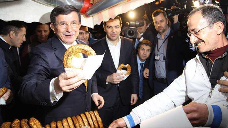 Ahmet Davutoğlu- Alexis Tsipras İzmir'de görüştü