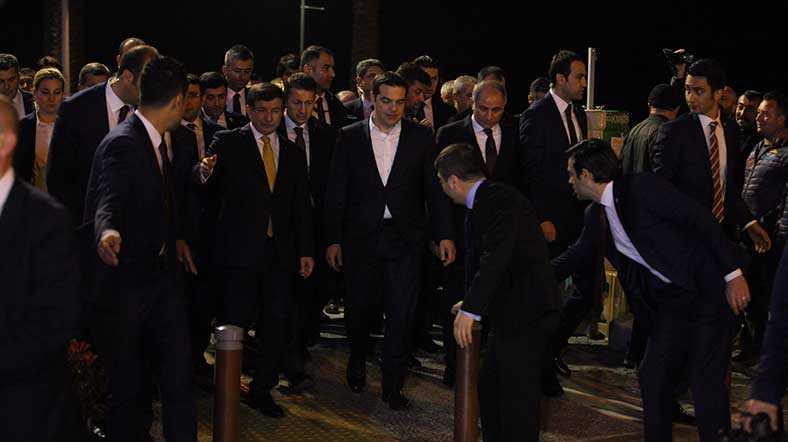 Ahmet Davutoğlu- Alexis Tsipras İzmir'de görüştü
