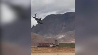 Dünya pilotlarını kıskandıracak Türk pilot adeta helikopteri dans ettiriyor.