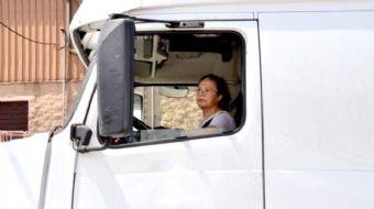 Amerika'da TIR şoförlüğü yapan Adanalı Ayşe Erdoğan, Türk kadınının neler yapabileceğini mesleği ile