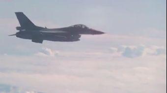 NATO'ya ait bir uçağın, Rusya Savunma Bakanını taşıyan uçağa Baltık üzerinde yaklaşması üzerine duru