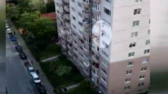 İstanbul Beylikdüzü’nde yarı çıplak bir şekilde 8’inci katın penceresinden atlayarak intihara kalkış