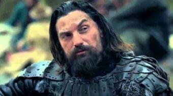 TRT 1'in rekortmen dizisi Diriliş Ertuğrul sezon finaliyle de nefesleri kesti. Turgut Alp'in saçını