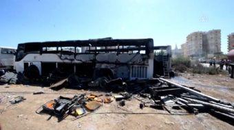 Antalya'da işçilerin kaynak makinesiyle çalışma yaptığı sırada çıkan yangında, kullanılmayan 4 otobü