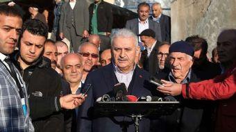 Cemaatle bayramlaşmasının ardından açıklamalarda bulunan Yıldırım, bayramı bu yıl doğduğu, büyüdüğü