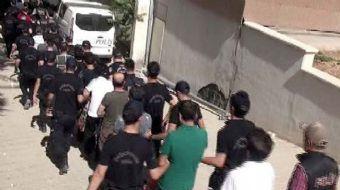 Gaziantep'te, polis tarafından düzenlenen operasyonda; 15 Temmuz darbe girişiminin yıldönümünde yapı