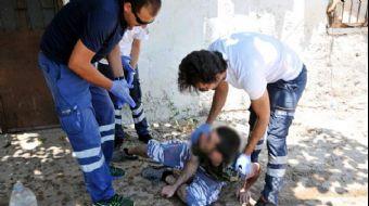Turizm kenti Antalya'nın en merkezi noktasında bonzai içen iki gençten biri yerde kıvranırken, diğer