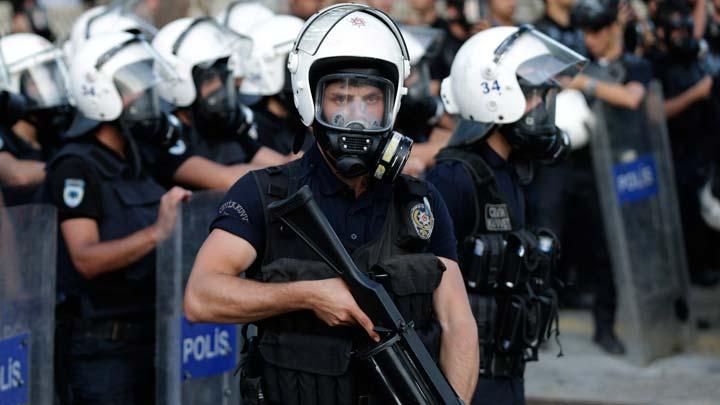 Türkiyədə 9 mindən çox polis işdən uzaqlaşdırıldı