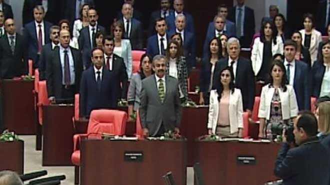 Meclis‘te Atatürk‘e saygı duruşunda Demirtaş yoktu
