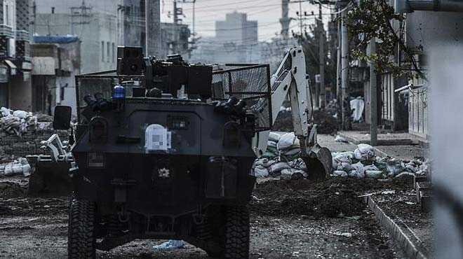 Cizre%E2%80%99de+PKK%E2%80%99ya+a%C4%9F%C4%B1r+darbe%21;