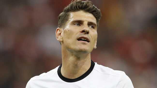 Fikret+Orman+ve+Mario+Gomez+y%C3%BCz+y%C3%BCze+g%C3%B6r%C3%BC%C5%9Fecek