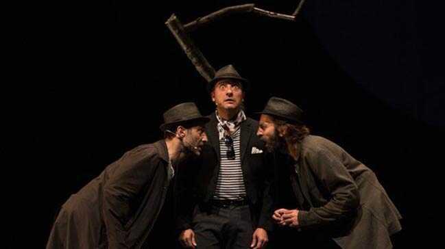 Godot%E2%80%99yu+Beklerken+son+iki+oyunu+ile+izleyici+kar%C5%9F%C4%B1s%C4%B1na+%C3%A7%C4%B1k%C4%B1yor