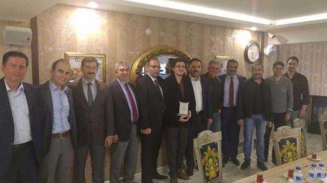 FET%C3%96+ihrac%C4%B1na+plaketli+veda%21;