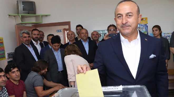 D%C4%B1%C5%9Fi%C5%9Fleri+Bakan%C4%B1+%C3%87avu%C5%9Fo%C4%9Flu+oyunu+kulland%C4%B1:+S%C3%B6z+de+karar+da+milletimizindir