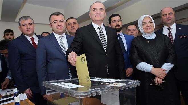 Bakan+%C3%96zl%C3%BC%E2%80%99n%C3%BCn+oy+kulland%C4%B1%C4%9F%C4%B1+sand%C4%B1ktan+315+%E2%80%99Evet%E2%80%99+oyu+%C3%A7%C4%B1kt%C4%B1