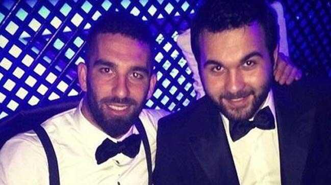 Arda+Turan%E2%80%99dan+karde%C5%9Fine+yal%C4%B1+jesti%21;