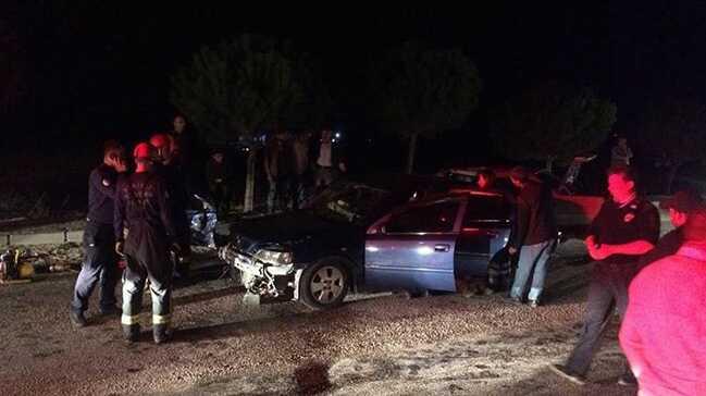 İzmir'den düğüne giden araç şarampole devrildi: 1 ölü, 5 yaralı ile ilgili görsel sonucu