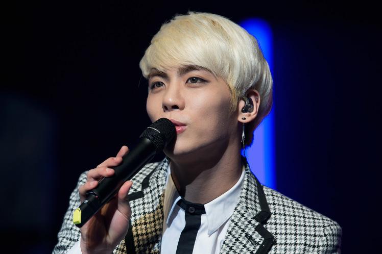 Jonghyun+kimdir?+SHINee+y%C4%B1ld%C4%B1z%C4%B1+Kim+Jonghyun+%C3%B6ld%C3%BC