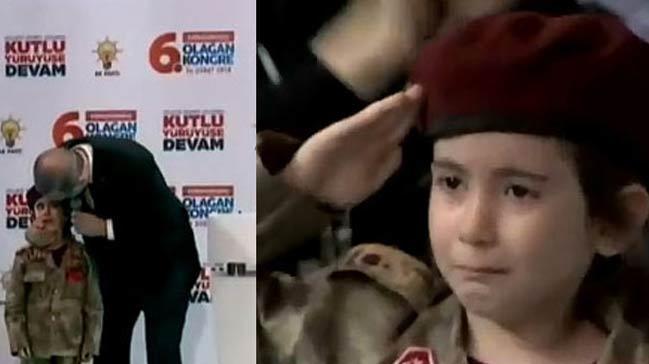 Cumhurbaşkanı Erdoğan bordo bereli bir kız çocuğunu sahneye çağırarak alnından
