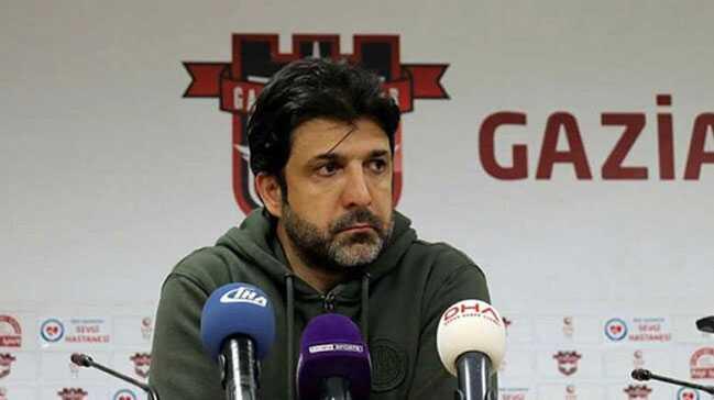 Oktay Derelioğlu Bu akşam ayrılıyorum kaç maç takım hainleriyle oynamışım Oktay Derelioğlu Bu akşam ayrılıyorum kaç maç takım hainleriyle oynamışım