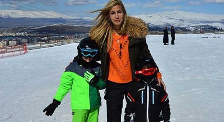 Çağla Şıkel'in evine hırsız girdi Çağla Şıkel'in evine hırsız girdi