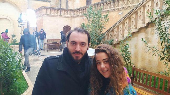 Hercai'nin Başarılı Oyuncusu Aslı Samat ile Şadoğlu Konağının Balkonunda Çarpıcı Röportaj Hercai'nin Başarılı Oyuncusu Aslı Samat ile Şadoğlu Konağının Balkonunda Çarpıcı Röportaj