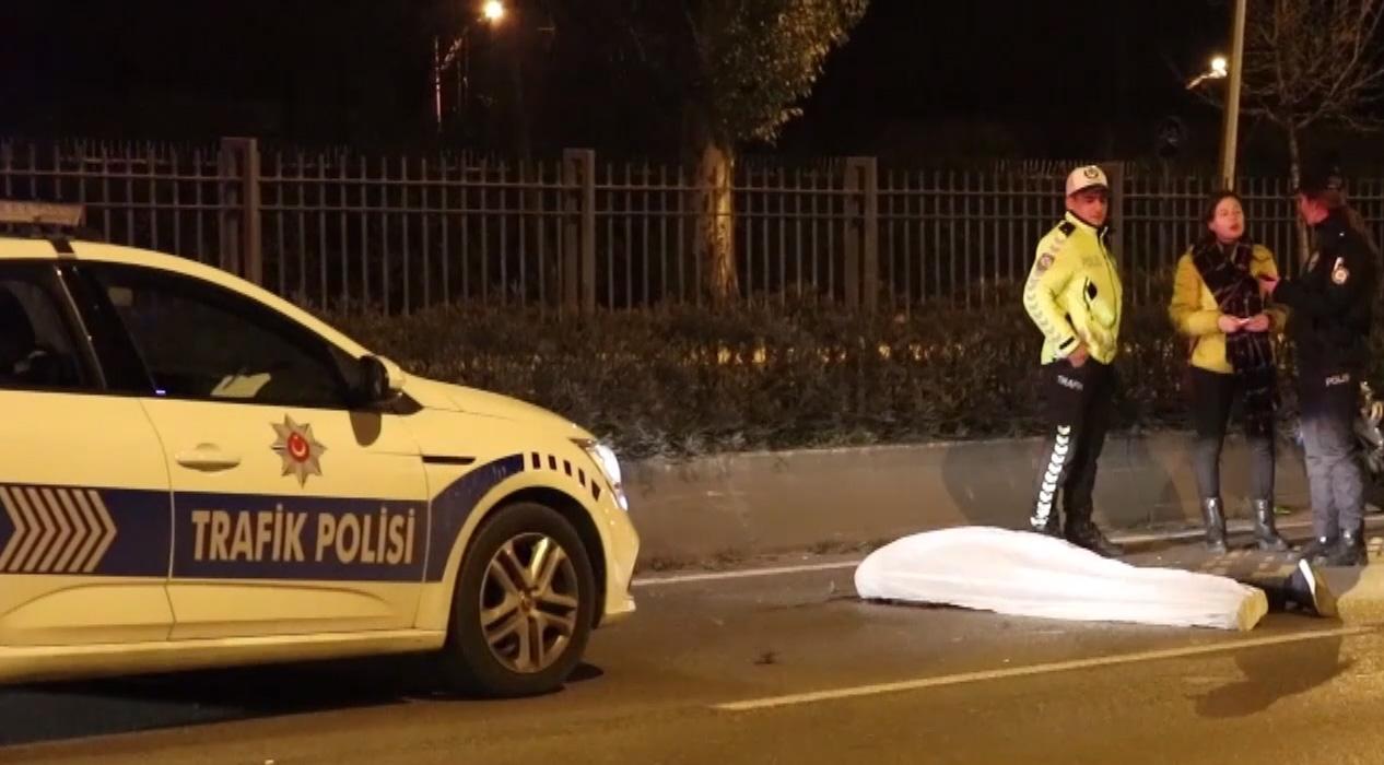 <p>İzmir’in Bayraklı ilçesinde Burak Gizeler yönetimindeki 35 ABP 590 plakalı motosiklet, saa