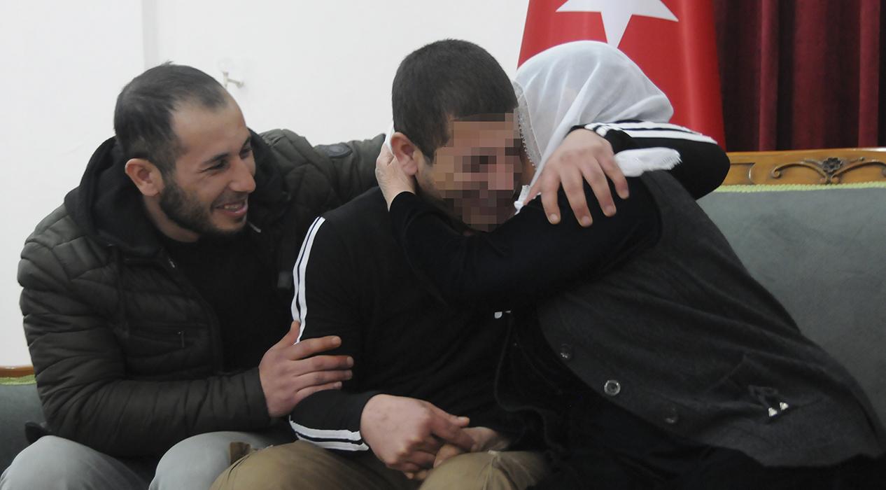 <p>Çocuklarının terör örgütü PKK mensupları tarafından dağa kaçırılan ailelerin farklı kentlerden Di