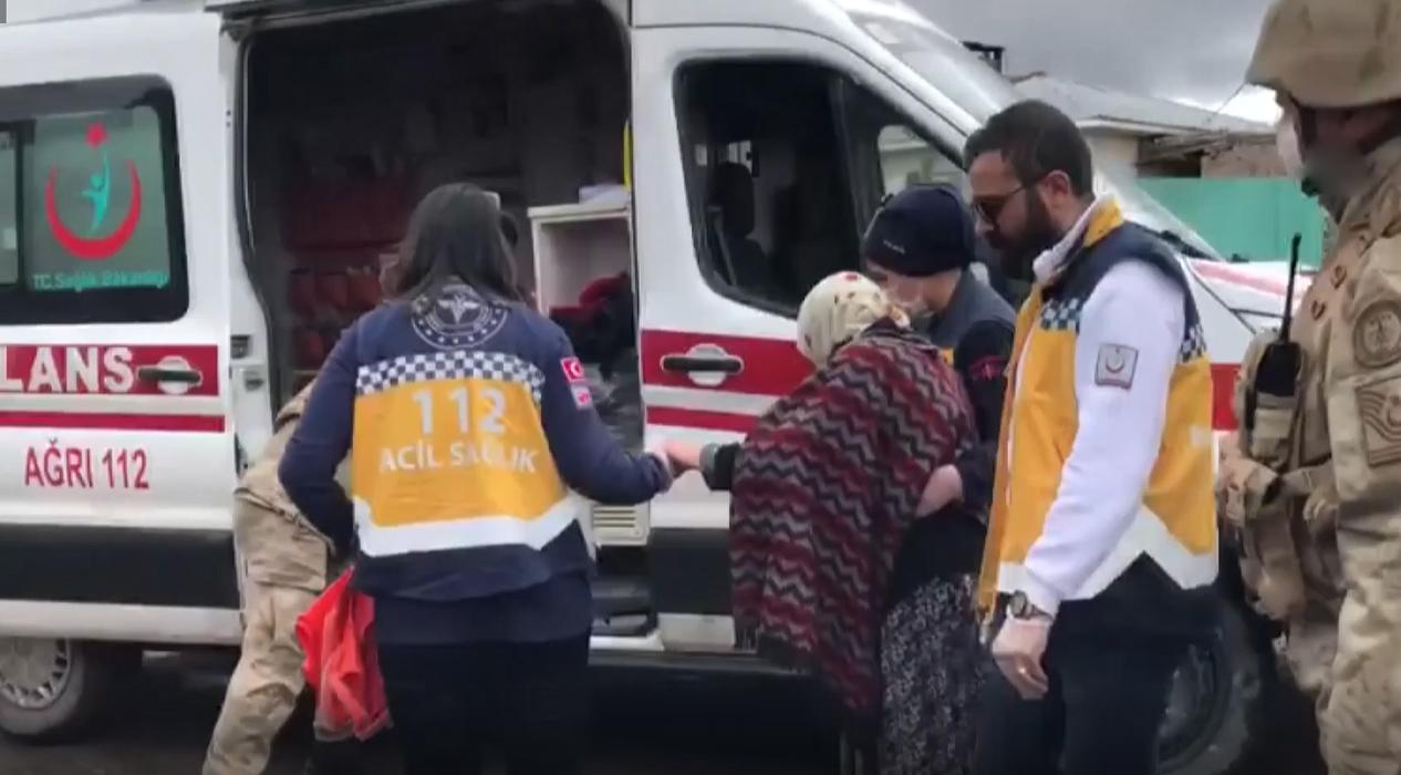 Rahatsızlanan yaşlı kadın için seferber oldular