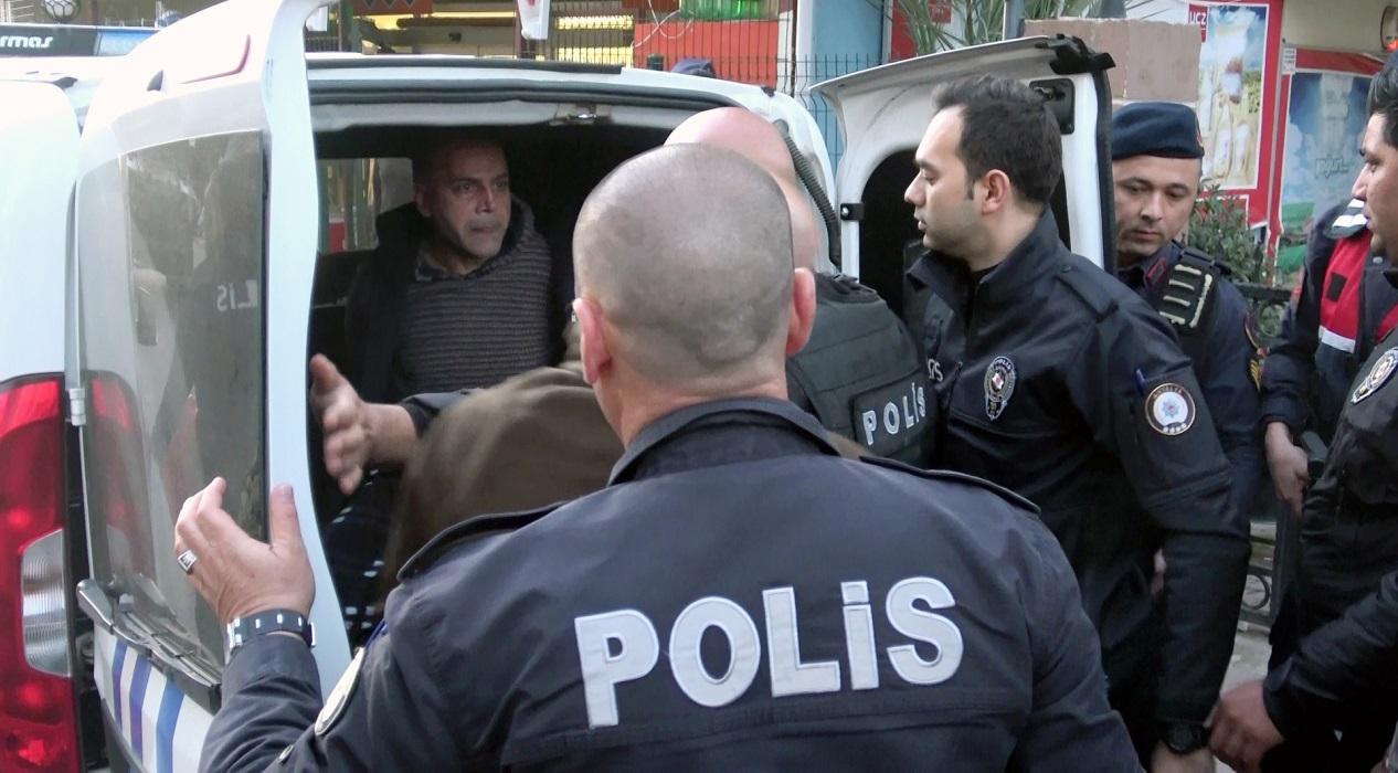 Antalya'da akılalmaz olay! Koronavirüslüyüm diyerek polise tükürdü