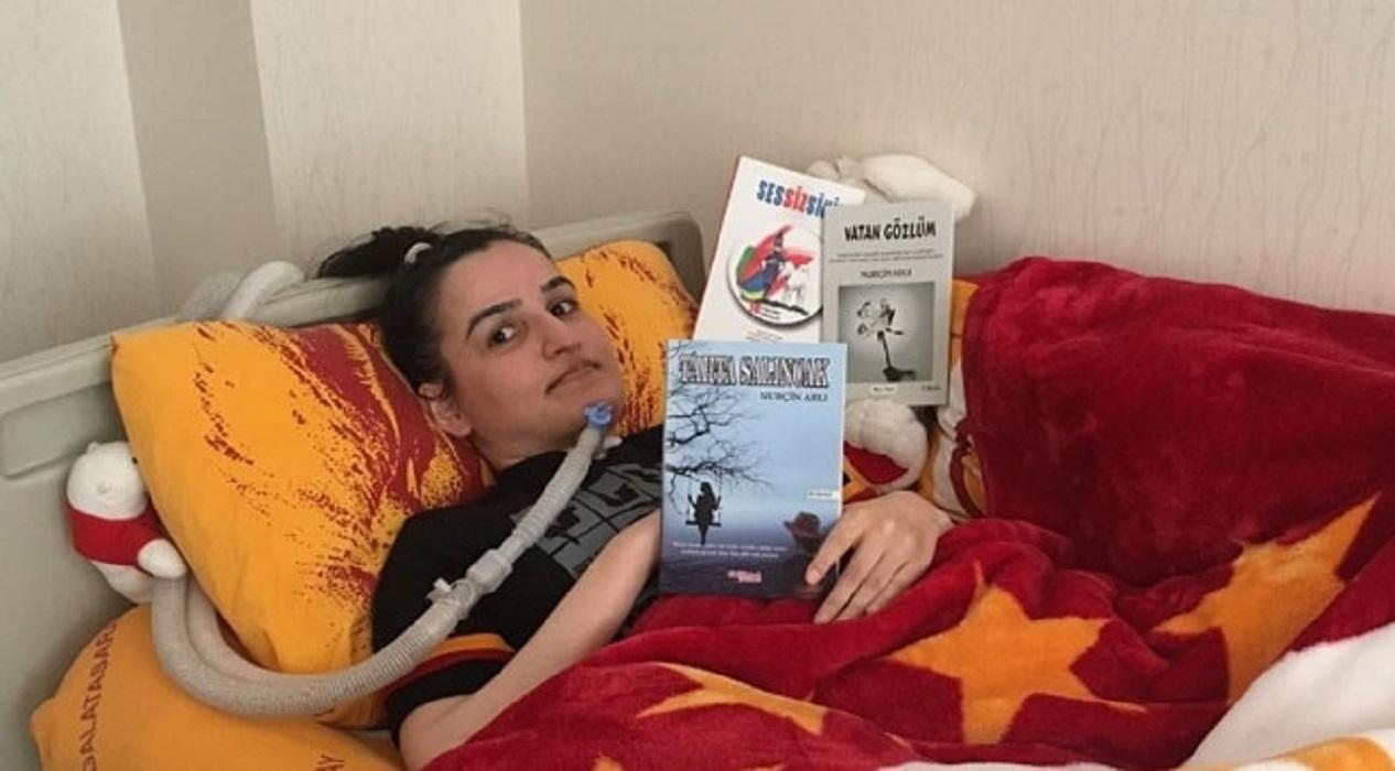 11 yıldır yatağa bağımlı yaşayan Nurçin Arlı'dan 'evde kal çağrısı: 'Mecburiyetler insana her şeyi y