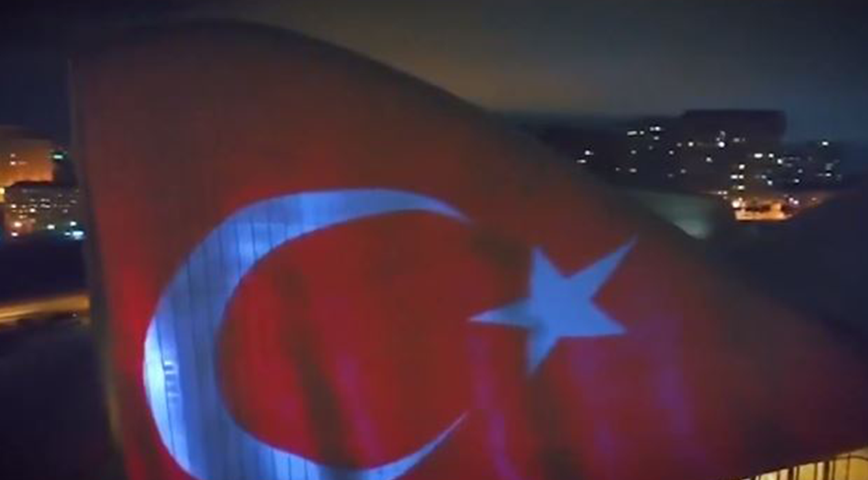 Tek millet, tek y�rek!