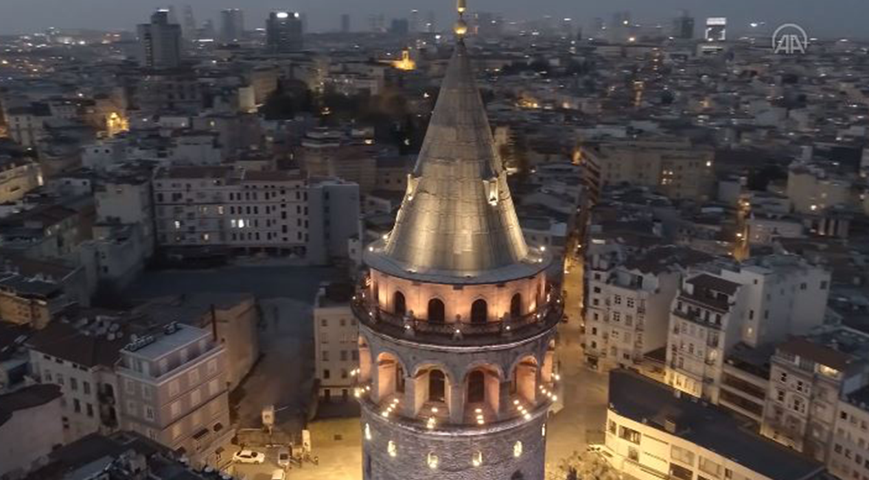 Galata Kulesi sessizli�e b�r�nd�