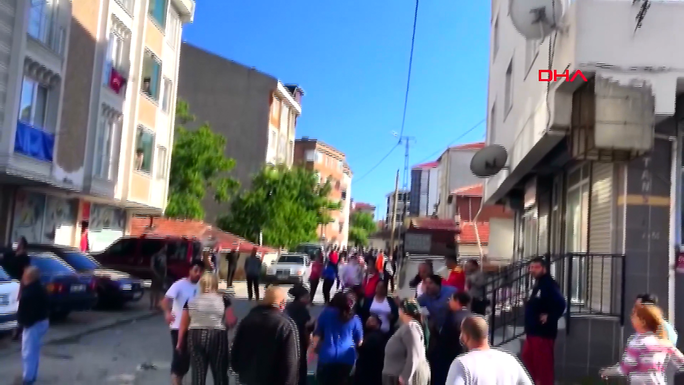 Arnavutköy'de iki aile birbirine girdi: 4 yaralı