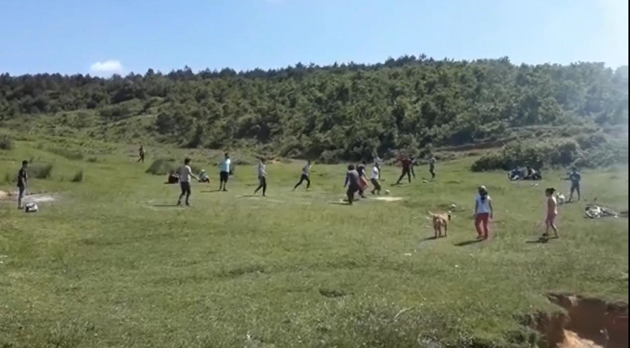 Yasağa rağmen mangal yakıp, piknik yaptılar