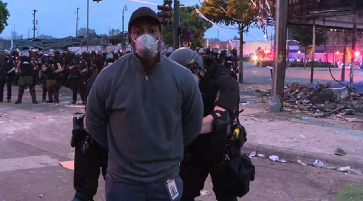 ABD polisi, CNN muhabirini canlı yayında kelepçeleyerek gözaltına aldı!