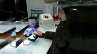 <p>Kırklareli’nin Lüleburgaz ilçesinde bir telefon bayiinde çekilen görüntülerde simitçi bir çocuğun