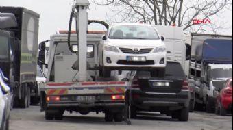 <p>Karayolu Trafik Yönetmeliği 119. maddesine göre, başka araçların giriş çıkışı engelleniyorsa, top