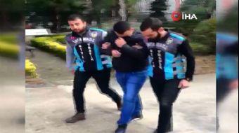 <p>İstanbul Emniyet Müdürlüğü Sivil Trafik ekipleri, Esenyurt´ta turizm şirketine ait aracın önünü k