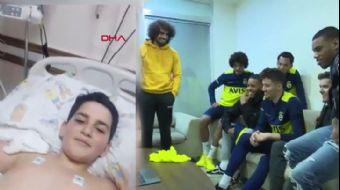 <p>Sarı lacivertlilerin genç kalecisi Altay Bayındır, hastanede tedavi gören Emir ile görüntülü konu