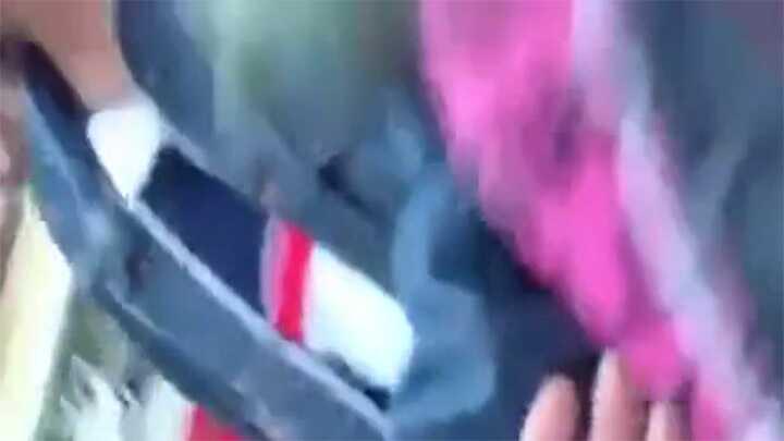 İzmir'de vatandaşa polis müdahalesi: 'Karım yanımda, yapma' (Video)