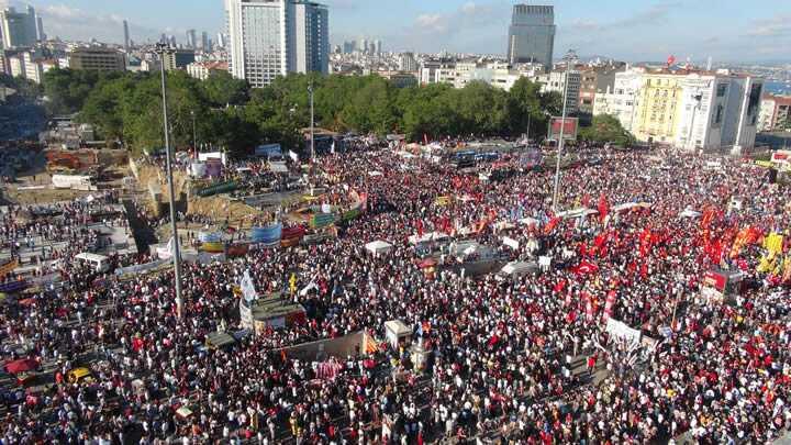 Taksim Gezi Parkı ilk kez bu kadar kalabalık gördü! Taksim Gezi'de son durum
