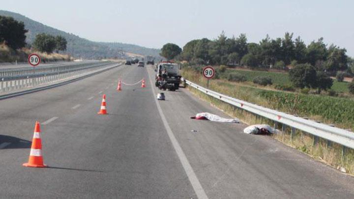 Motosiklet Kazası Istanbul Bugün  - Istanbul Sarıyer�dE Alkol Alıp Arkadaşlarıyla Eğlendikten Sonra Motosiklete Binerek Yola Çıkan 2 Genç, Feci Şekilde Kaza Yaptı.