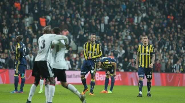 Van Persie, Tosic ile ilgili görsel sonucu