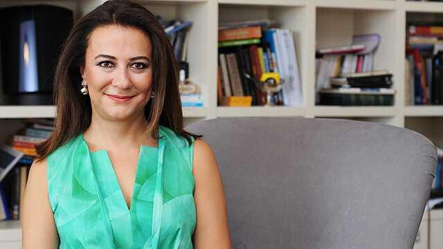 Üzülmeyin, şiddet gören kadına destek olun