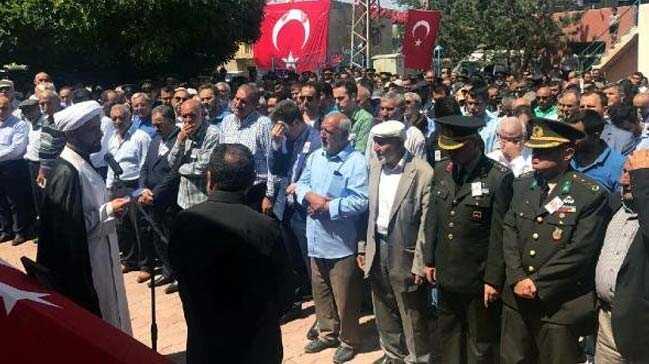 Yaşamını yitiren erin cenaze namazını imam babası kıldırdı