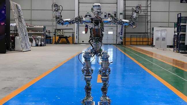 Adım atan robot 'Akıncı-4' görücüye çıktı