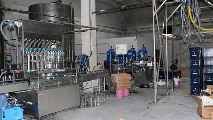 Sirke fabrikasında 25 ton sahte votka ele geçirildi olayla ilgili 8 kişi gözaltına alındı