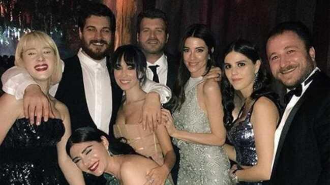 Çağatay UIusoy ile Duygu Sarışın'dan birlikte ilk poz!