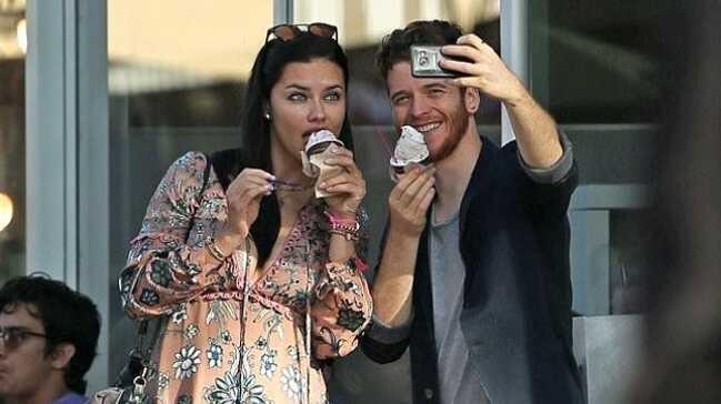 Metin Hara'yı çabuk unuttu! Adriana Lima yeni sevgili yaptı!